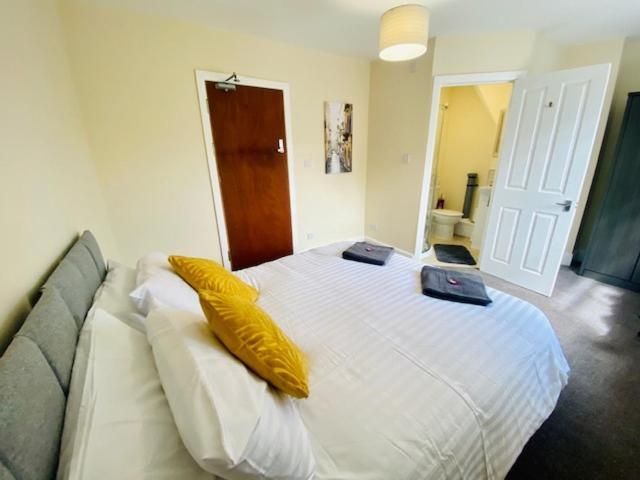 רוז'לי Cannock House ~ 4 Bedrooms All With Ensuite. מראה חיצוני תמונה