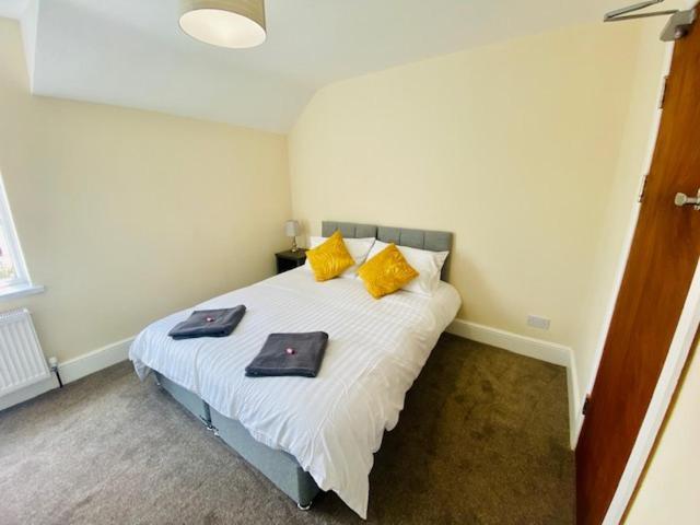 רוז'לי Cannock House ~ 4 Bedrooms All With Ensuite. מראה חיצוני תמונה