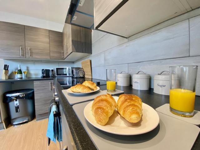 רוז'לי Cannock House ~ 4 Bedrooms All With Ensuite. מראה חיצוני תמונה