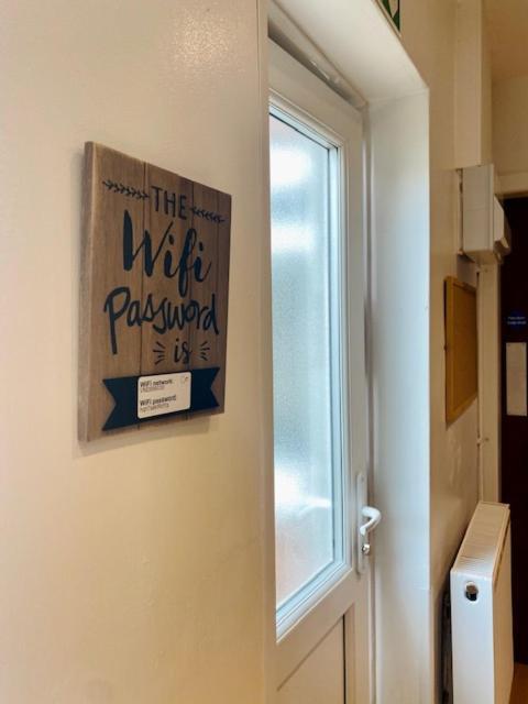 רוז'לי Cannock House ~ 4 Bedrooms All With Ensuite. מראה חיצוני תמונה