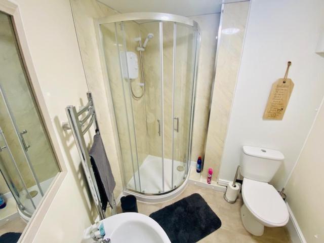 רוז'לי Cannock House ~ 4 Bedrooms All With Ensuite. מראה חיצוני תמונה