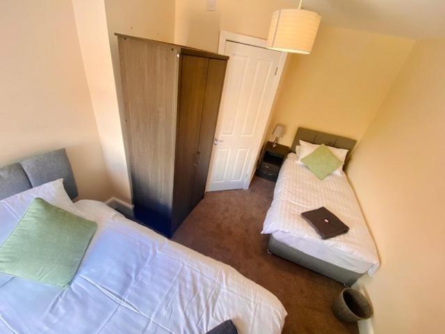 רוז'לי Cannock House ~ 4 Bedrooms All With Ensuite. מראה חיצוני תמונה